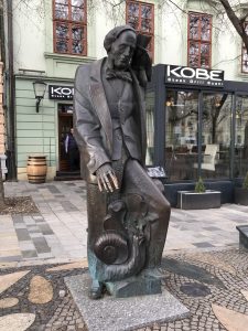 Hans Christian Andersen estatua en plaza Hviezdoslavovo
